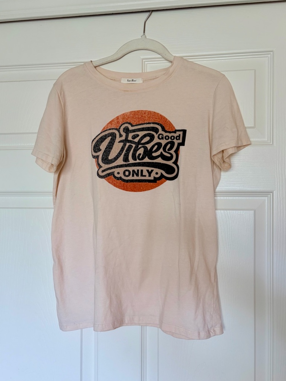 Good Vibes Only Short Sleeve TShirt — Women’s Size Small